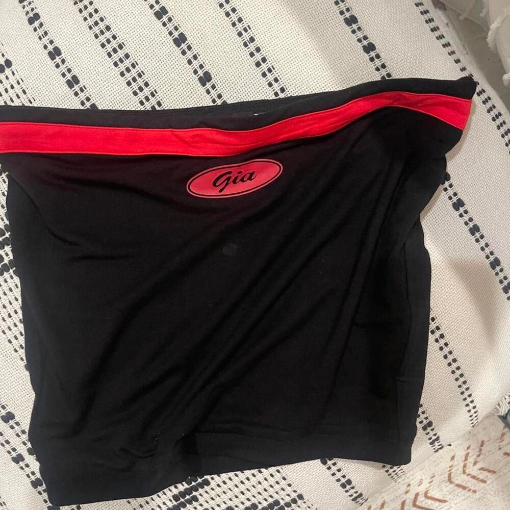 I am gia Women's Black and Red Crop-top - Picture 3 of 6